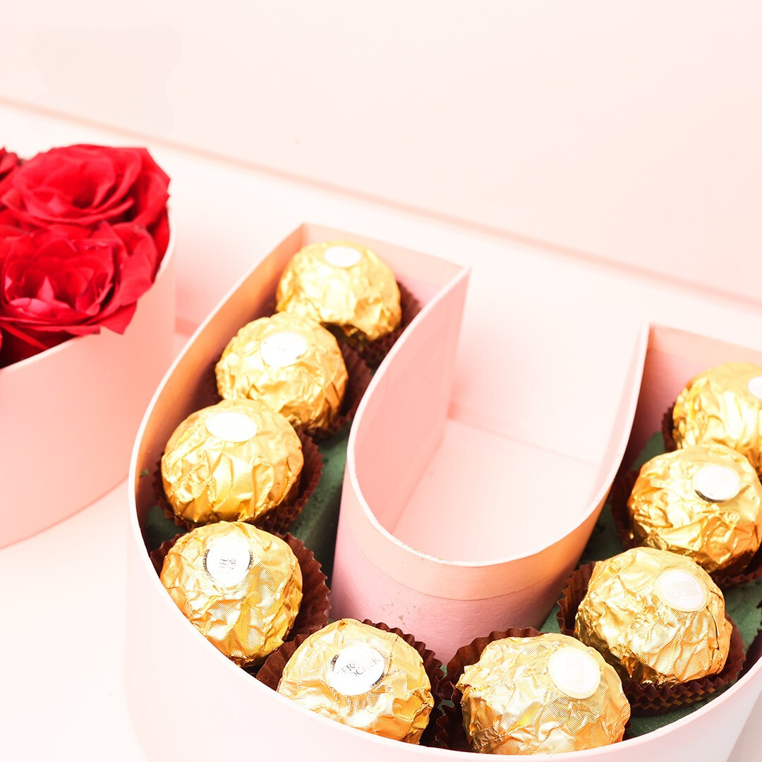 Love in the Box: 8 Roses 15 Chocolates